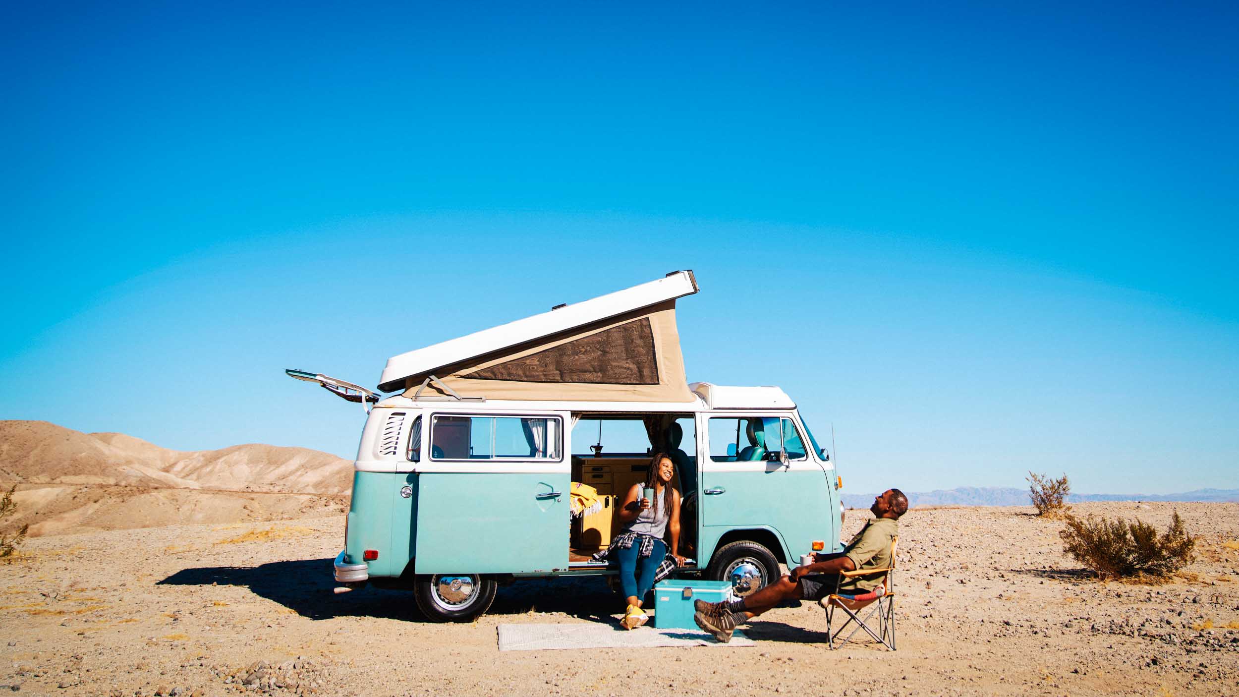 Vintage Van Outing  In The  Desert
